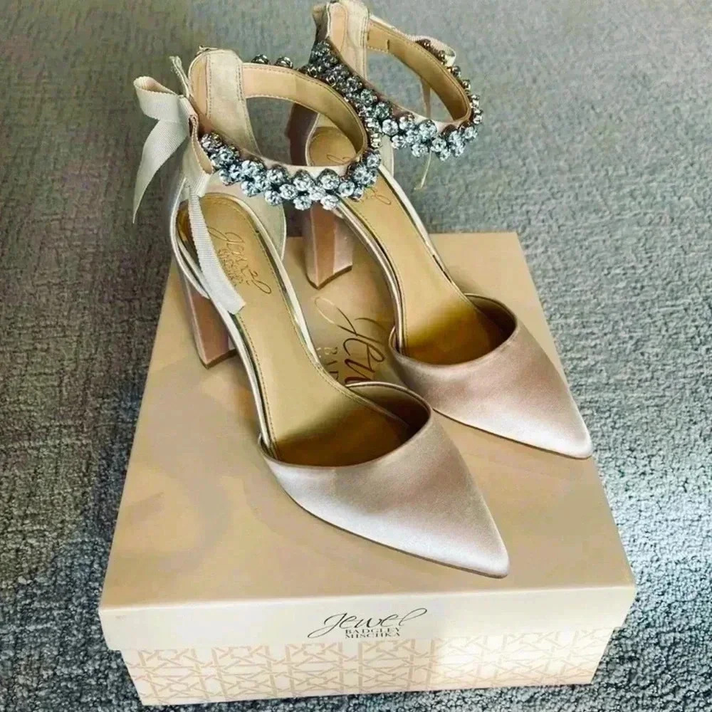 Badgley Mischka Champagne / pinkish Heels with Silver Embellishments
